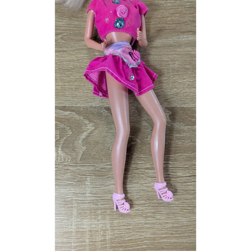 Vintage 1976 Mattel Twist n Turn Barbie Doll Blond Hair Blue Eyes Bend